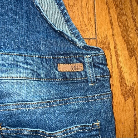 Almost Famous Medium Wash Distressed Skinny Denim Overalls Size 5 - Picture 9 of 13